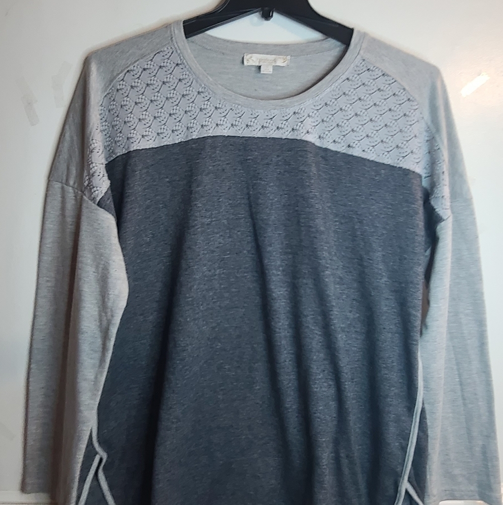Suzanne Betro Gray Womens Blouse. Very Soft.